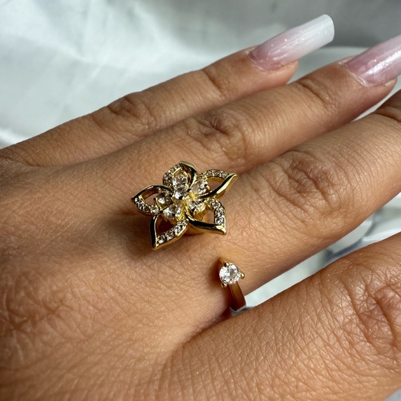 Unique anthro Gold Floral Ring with Crystals - Picture 7 of 10